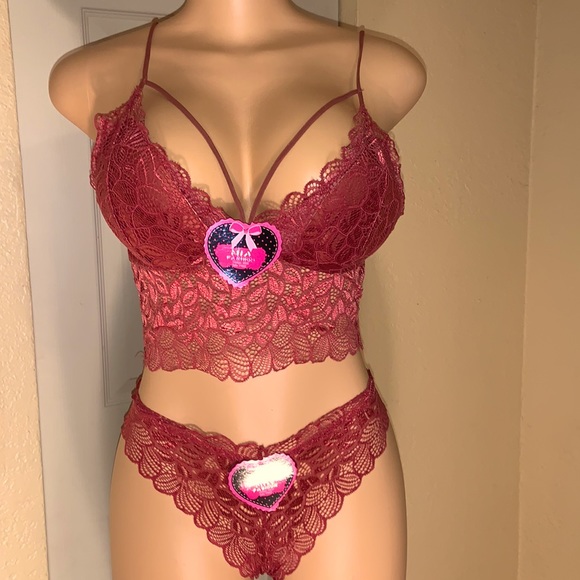 Lace Criss Cross Lingerie Set
Criss Cross Set